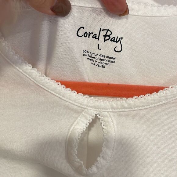 Coral Bay white, keyhole neckline, short sleeved top size L - Picture 2 of 4